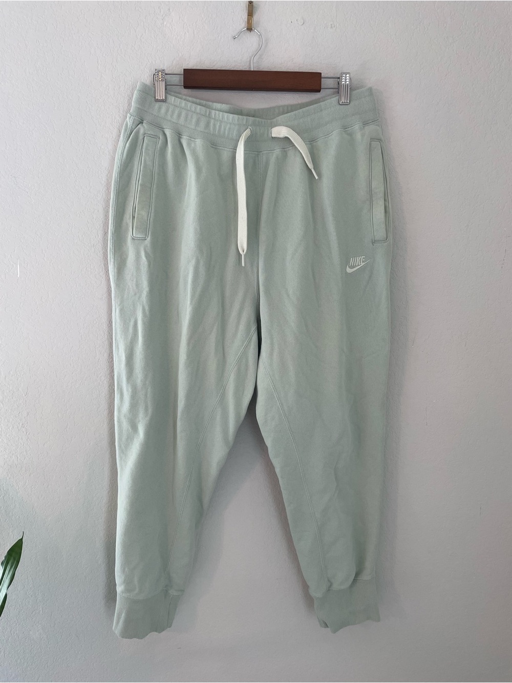 DA0019-017 Men's NIKE Classic Fleece Lined Jogger Sweatpants Pant Large